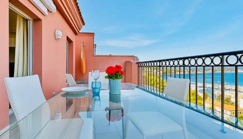 Info - Superbe appartement vue mer dans résidence avec piscine