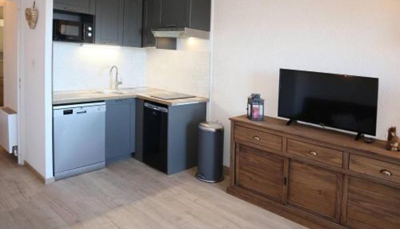 Standart oda - Résidence Les Carlines - Studio équipé pour 4 personnes au coeur de station MAE-3264