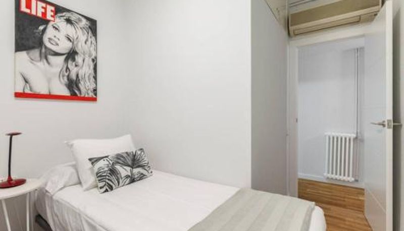 Habitación estándar - Art House Renoir Plaza Universitat Sant Antoni