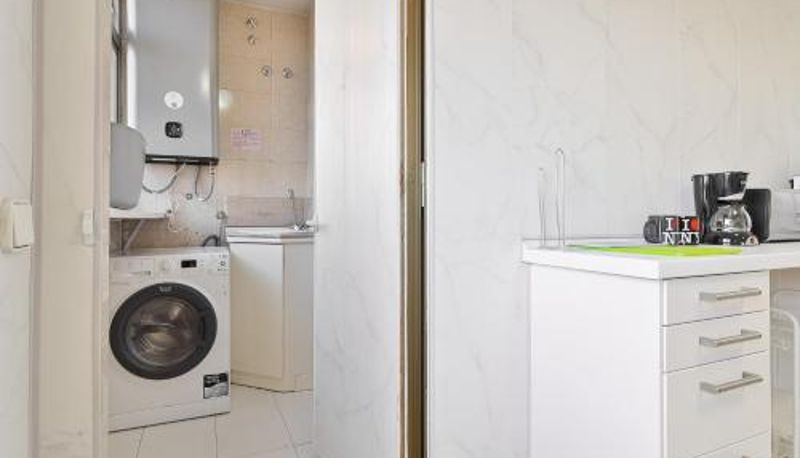 Apartament - C09 Roomy Luminous 5 Bedroom in Town