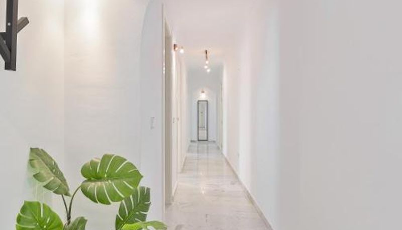 Apartament - C09 Roomy Luminous 5 Bedroom in Town
