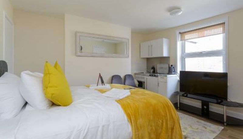 Apartament - St Mary's Modern Central Huge Studio Apartments