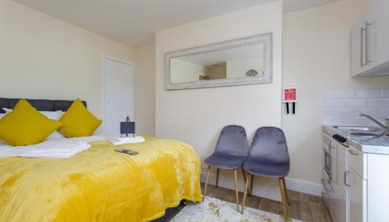 Apartament - St Mary's Modern Central Huge Studio Apartments
