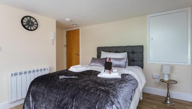 Apartament - St Mary's Modern Central Huge Studio Apartments