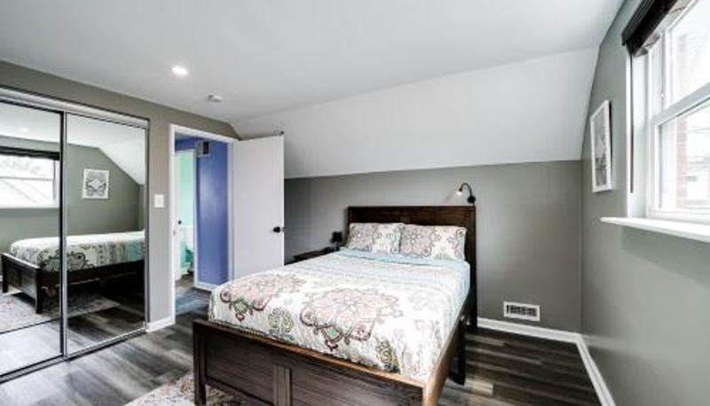 Appartamento - Elegant 4 Bedroom Home with Office and Parking.