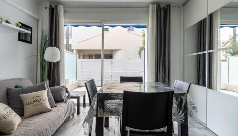 Daire - parfait pour les couples et à deux pas de la Croisette LE ROYAL Studio adorable avec terrasse
