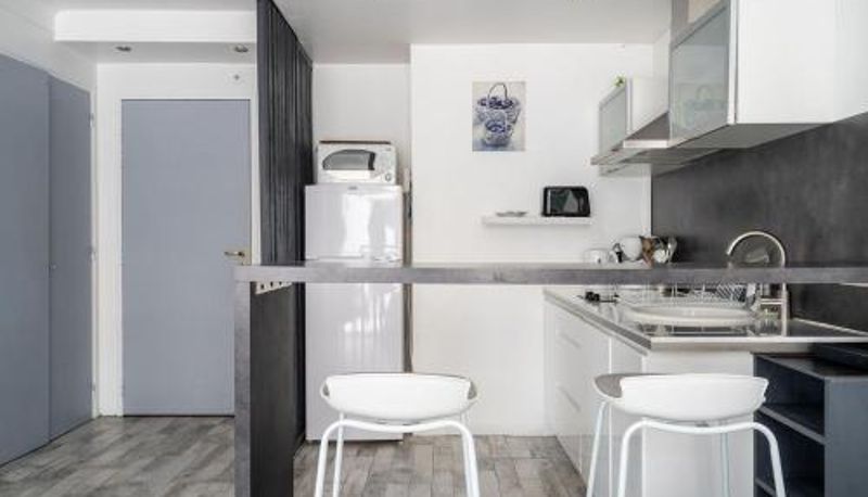 Daire - parfait pour les couples et à deux pas de la Croisette LE ROYAL Studio adorable avec terrasse