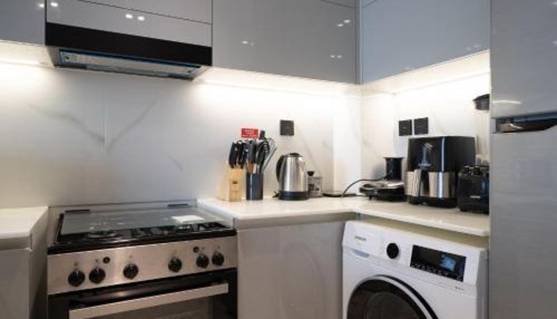 Kuchnia - ALH Vacay - Fascinating 1 Bedroom in Binghatti Canal