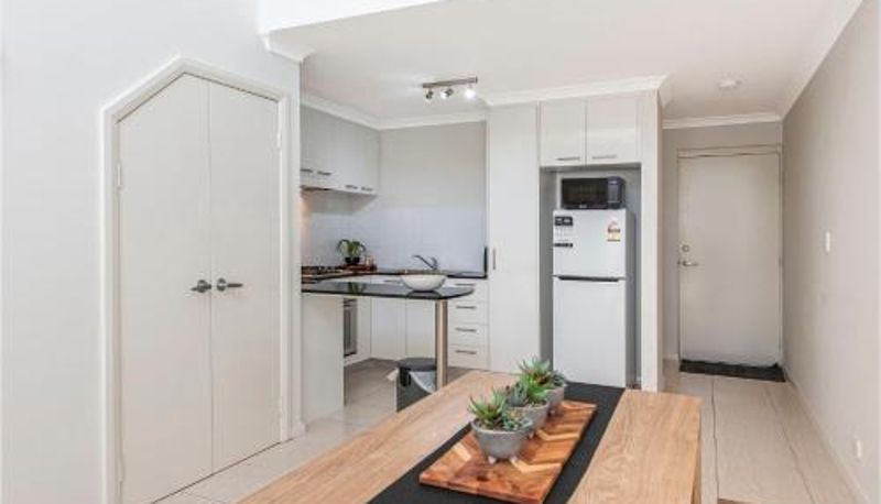 Apartment - Mandurah Accommodation Near Foreshore Modern 1BR Loft with Parking & WiFi