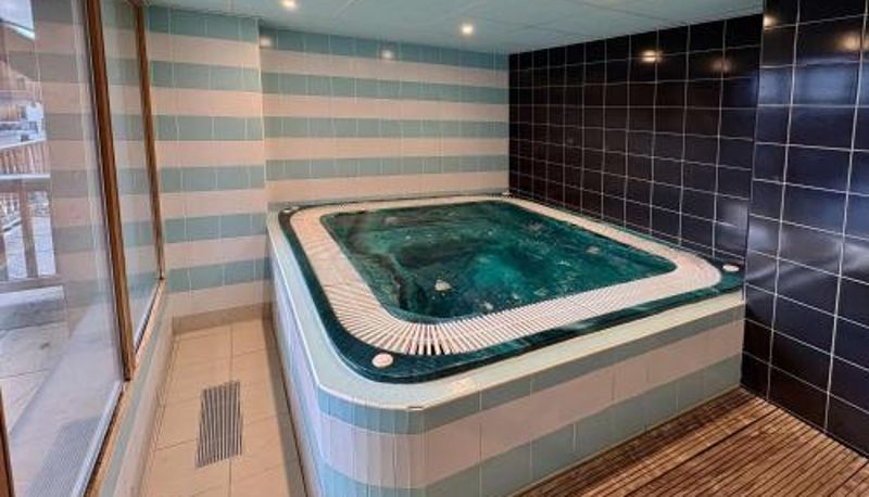 Standardzimmer - proche des pistes - Les Orres  jacuzzi et balcon Appartement 4 pers avec piscine