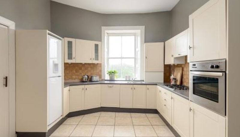 Apartament - 2 Bed Old Town Apartment - Next To Castle