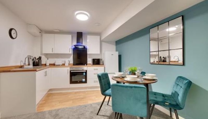 Información - Charltons Bonds 2A Stylish Staycation City Break