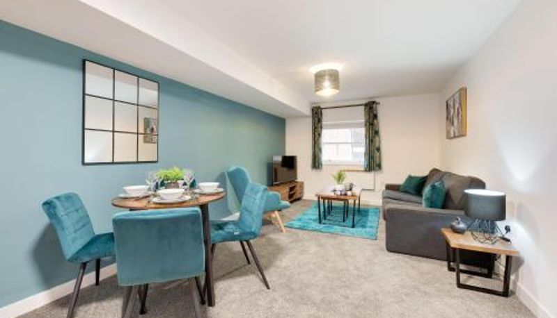 Información - Charltons Bonds 2A Stylish Staycation City Break