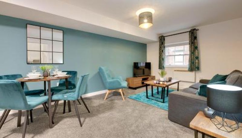 Información - Charltons Bonds 2A Stylish Staycation City Break