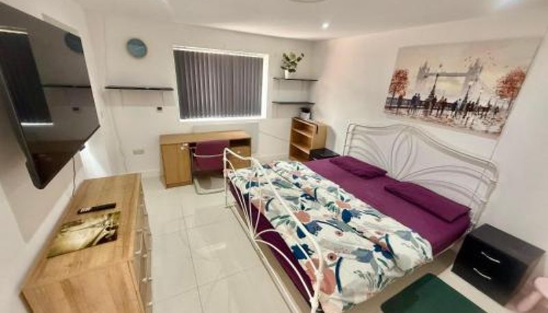 Info - Separate One Bedroom Large Apartment in Slough