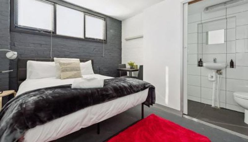 Apartment - Conveniently Located 6 BR Unit