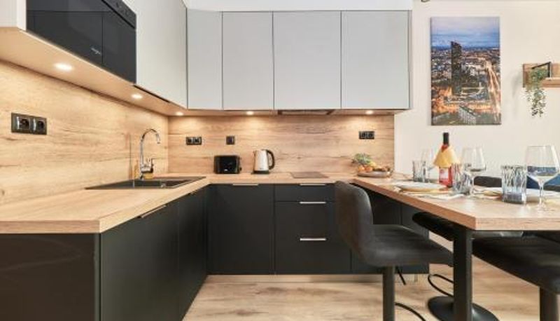 Kök - Braniborska Apartment Wrocław by Heyrent