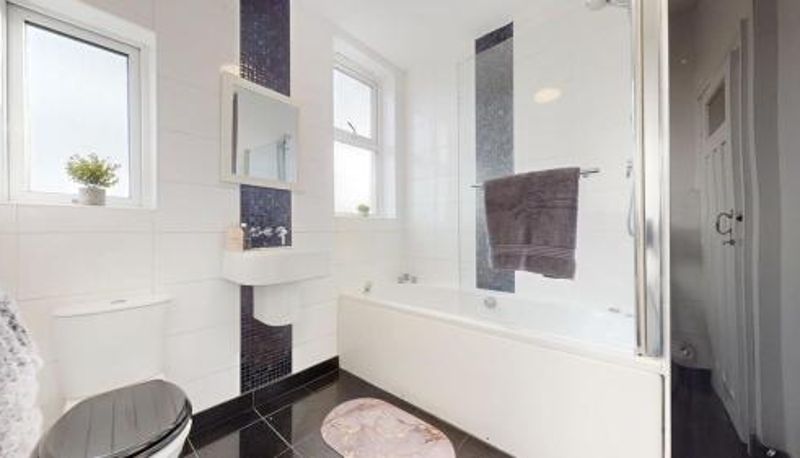 Info - Modern spacious 6 bed in Central Plymouth with Parking