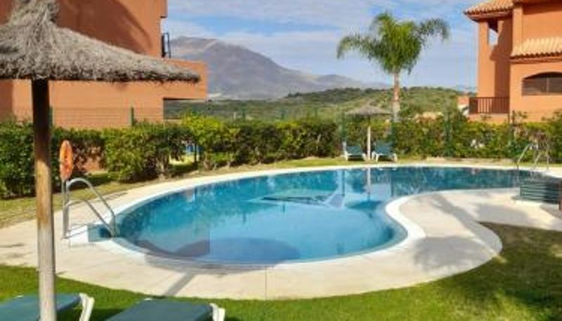 Piscina - Apartamento de tres dormitorios muy espacioso con jardines y piscinas