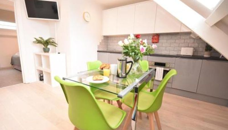 Info - Opera House ensuite 4th Floor by Indigo Flats Apt 3