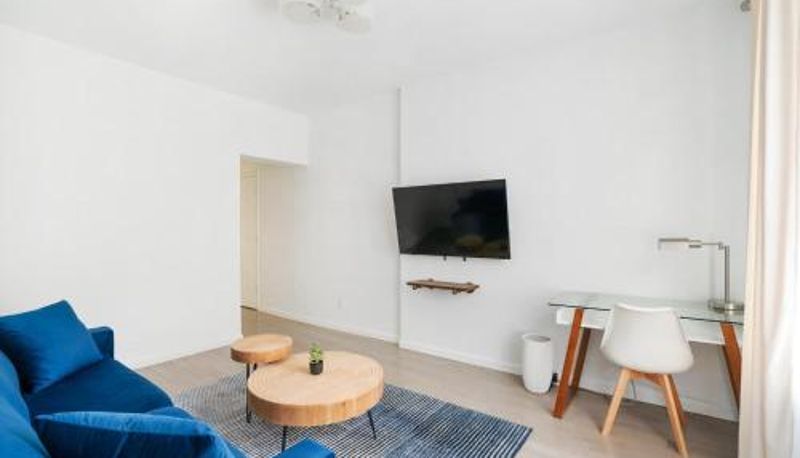 Standart oda - 428-2E Newly furnished 2BR Prime Midtown sleeps 5