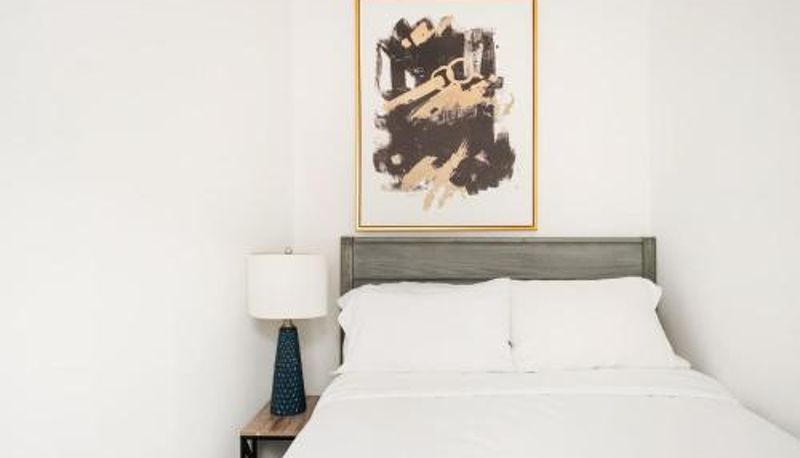 Standart oda - 428-2E Newly furnished 2BR Prime Midtown sleeps 5