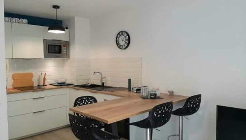 Info - parking inclus  proche centre et plages Appartement cosy avec balcon