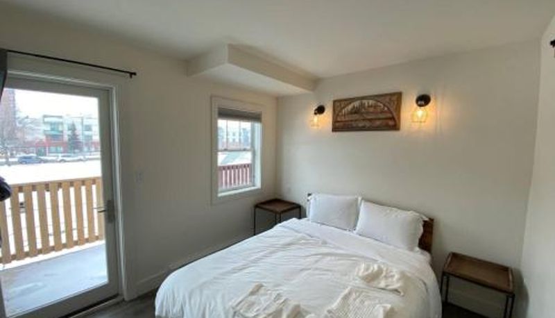 Apartment - Lovely 1 Bedroom Condo with Free Parking And Balcony