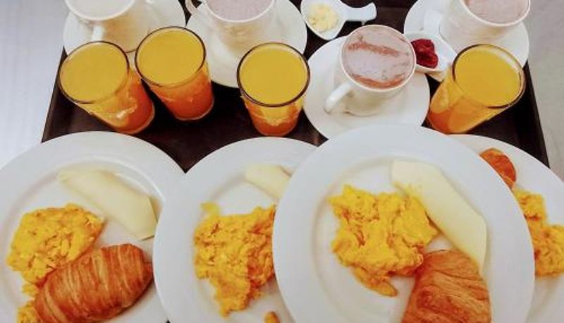 Sala prima colazione all'interno del ristorante - Apartamentos CasaMJ Tunja Confort y Parqueadero