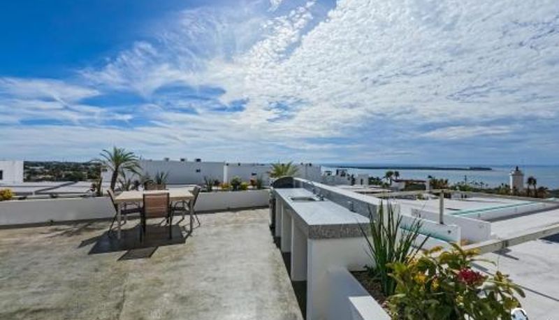 Apartament - Oceanview Studio Smart TV Pool Beach 5-min Walk