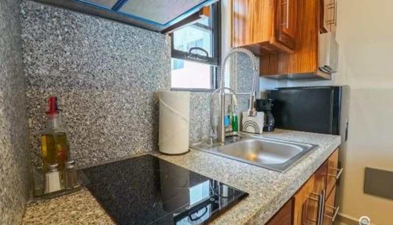 Apartament - Oceanview Studio Smart TV Pool Beach 5-min Walk