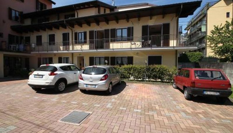 アパートメント - Parking and Balcony - Happy Rentals Petalo Bianco: 100m from Lake