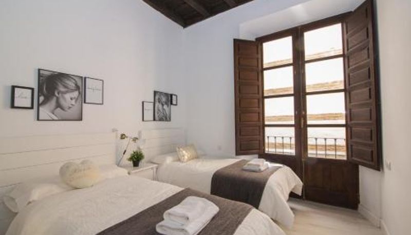 Oda - Ambos Mundos - Zahira Suites