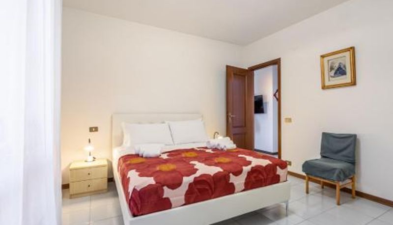 Daire - GuestHost - Cozy Apartment near the Hospital with 2 Balconies!