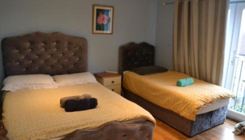 Daire - Nice 3 Bedroom Apartment - Ealing