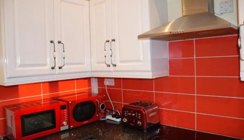 Info - Nice 3 Bedroom Apartment - Ealing