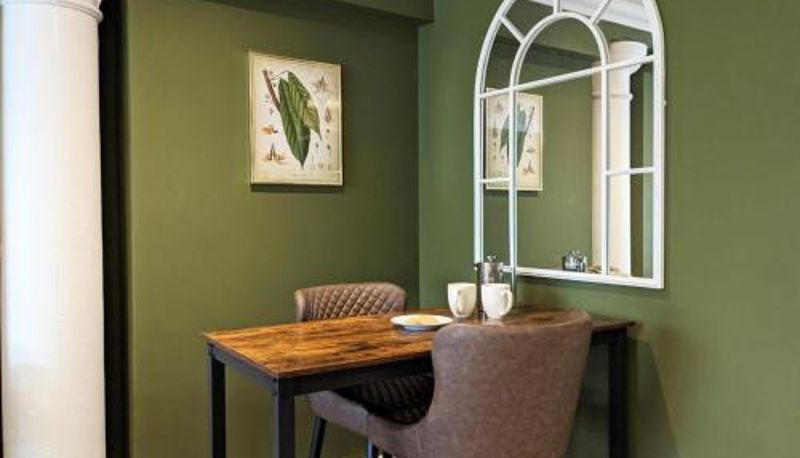 Apartamento - The Botanist's Hideout - Luxury Retreat with Parking