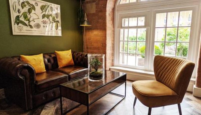 Información - The Botanist's Hideout - Luxury Retreat with Parking