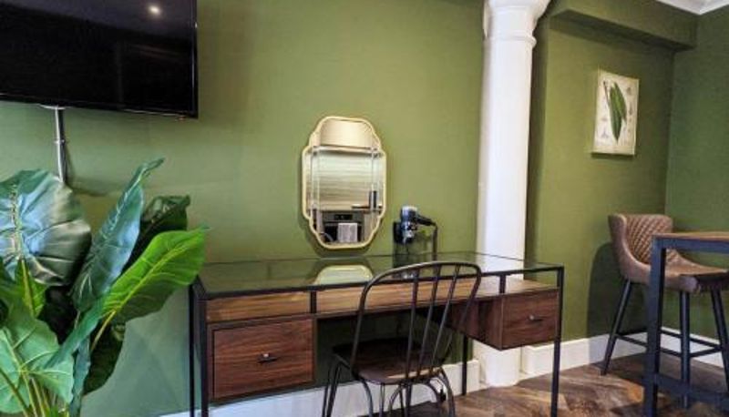 Apartamento - The Botanist's Hideout - Luxury Retreat with Parking