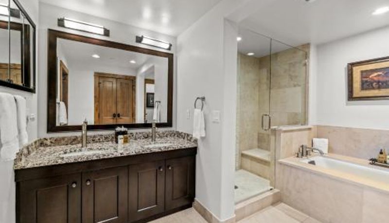 Camera standard - Edgemont 2305 - Luxury Condo with Unbeatable Backdoor Ski Access & Winter Shuttle!