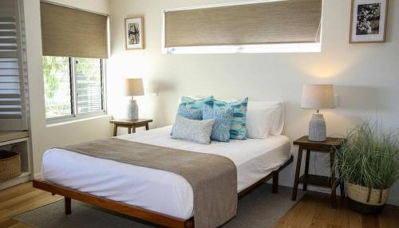 Info - Waves 8 - Beachfront with pool