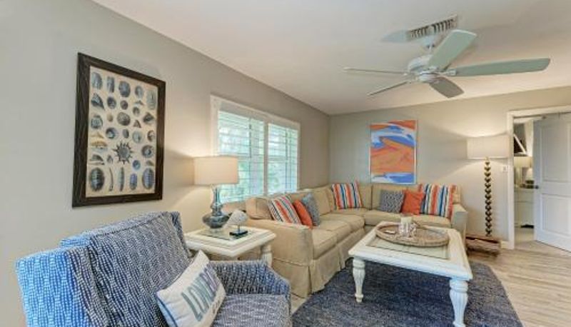Camera standard - Sea Grape Inn 6- BEACHFRONT Property