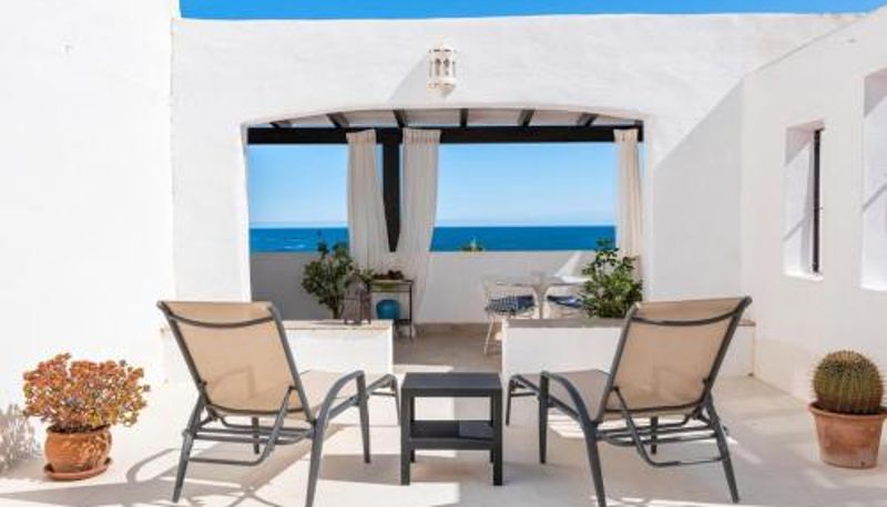 Standart oda - Frontline Mediterranean Escape