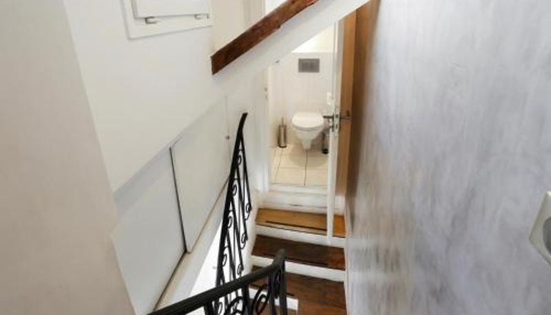 Camera standard - Habitat Parisien - 1BR-1BA - Duplex Louvre Museum