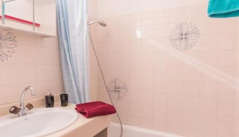 Standart oda - proche pistes et commerces  centre Serre Chevalier  5 couchages Appartement cosy avec balcon