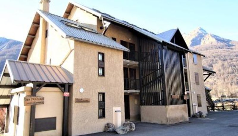 Standart oda - proche pistes et commerces  centre Serre Chevalier  5 couchages Appartement cosy avec balcon