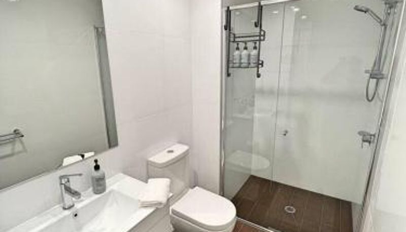 Standart oda - Bright 1BD with Private Office - Braddon