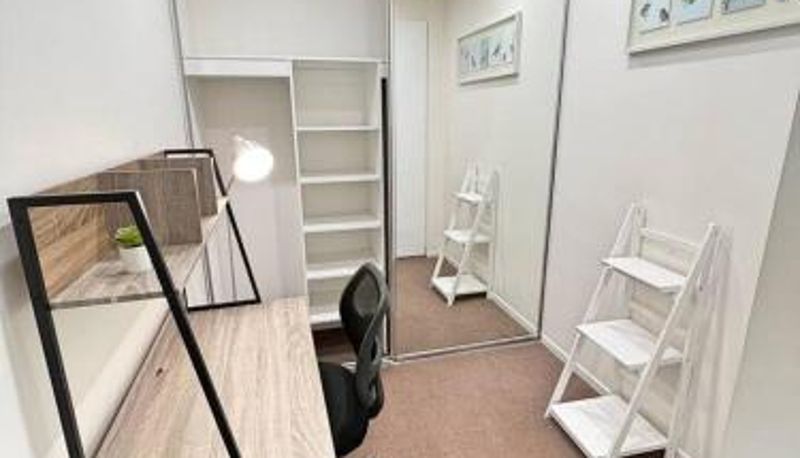 Standart oda - Bright 1BD with Private Office - Braddon