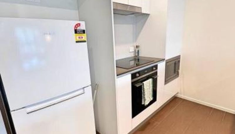 Standart oda - Bright 1BD with Private Office - Braddon