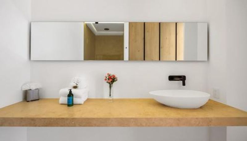 Camera standard - SOHO PV - 608 2 BR Condo Luxury View